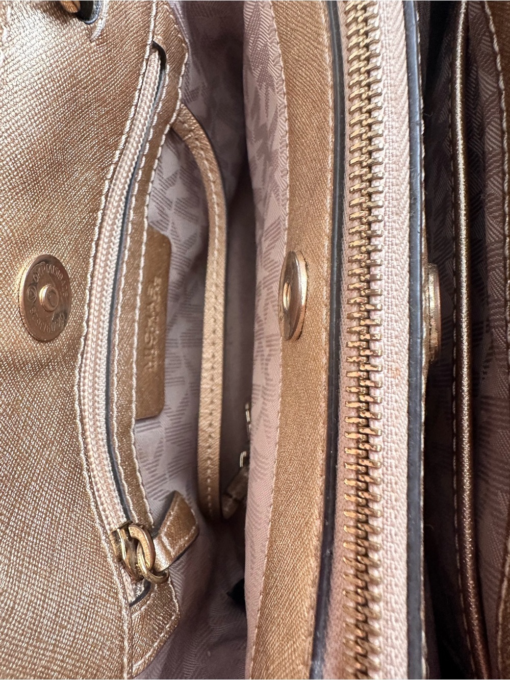 Michael Kors Metallic Gold Crossbody bag - Picture 6 of 10